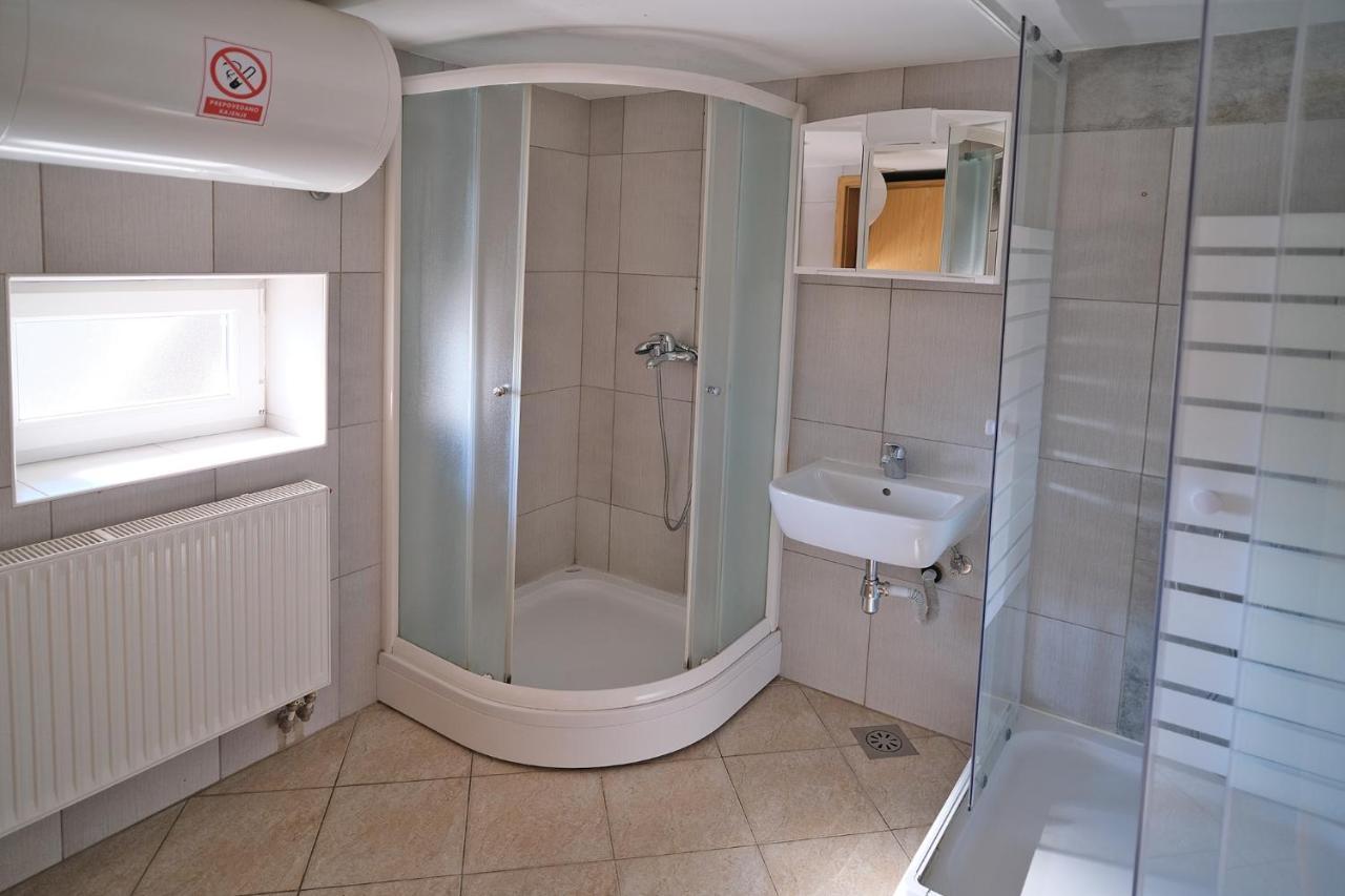 Sostanj Velenje Ravne Sobe Rooms Vrtacnik D O O 外观 照片