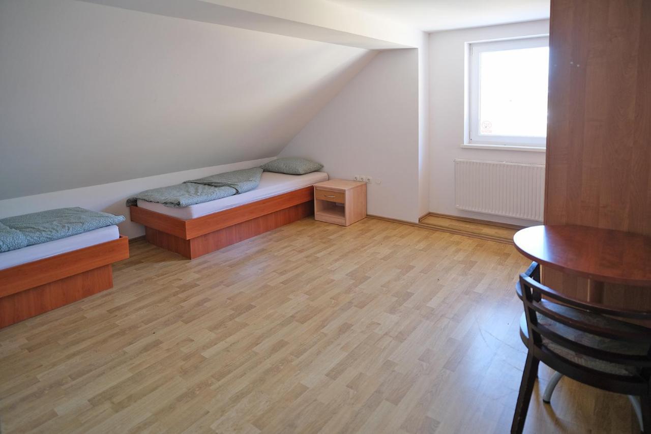 Sostanj Velenje Ravne Sobe Rooms Vrtacnik D O O 外观 照片