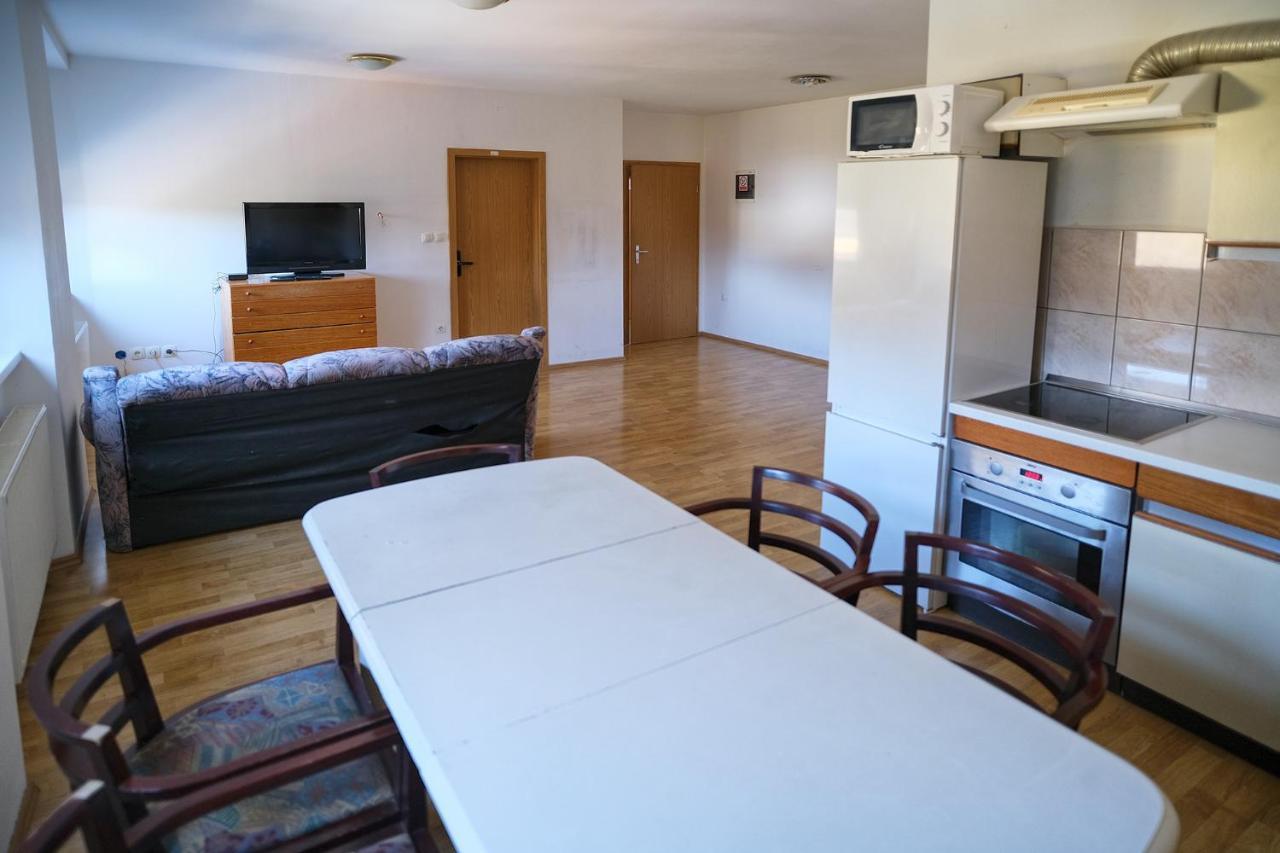 Sostanj Velenje Ravne Sobe Rooms Vrtacnik D O O 外观 照片