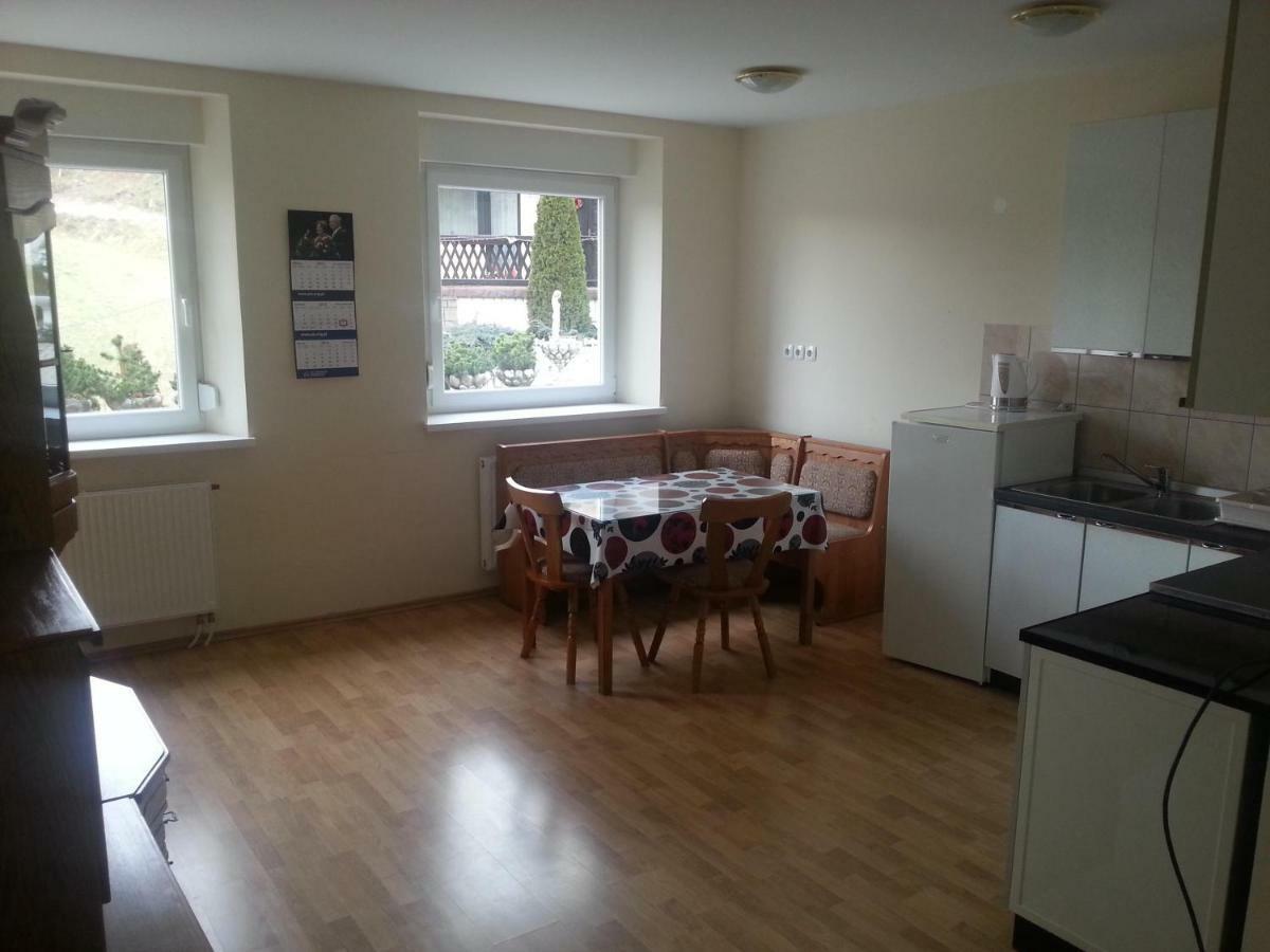 Sostanj Velenje Ravne Sobe Rooms Vrtacnik D O O 外观 照片